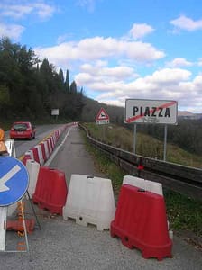 E a Piazza è ancora strada che frana. 2