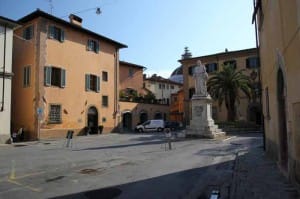 Altra vista della piazza Spirito Santo