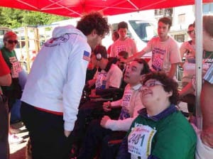 L'On. Fanucci con un gruppo di disabili