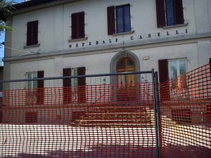 L’ospedale Caselli transennato