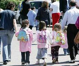 Bimbi accompagnati all’uscita