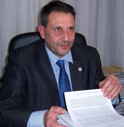 UN VOLONTARIO DELLA CRI DELUSO DAL PRESIDENTE GIURLANI UN VOLONTARIO DELLA CRI DELUSO DAL PRESIDENTE GIURLANI