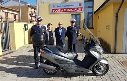 IL ROTARY CLUB PRATO DONA UNO SCOOTER ALLA POLIZIA MUNICIPALE IL ROTARY CLUB PRATO DONA UNO SCOOTER ALLA POLIZIA MUNICIPALE