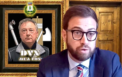 piove, governo ladro! LA FAMIGLIA ESPOSITO? È SEMPRE ALLUVIONABILE E VA BENE COSÌ piove, governo ladro! LA FAMIGLIA ESPOSITO? È SEMPRE ALLUVIONABILE E VA BENE COSÌ
