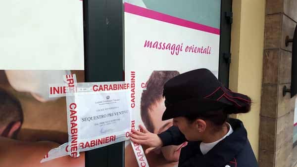 carabinieri. SEQUESTRATI QUATTRO CENTRI MASSAGGI carabinieri. SEQUESTRATI QUATTRO CENTRI MASSAGGI