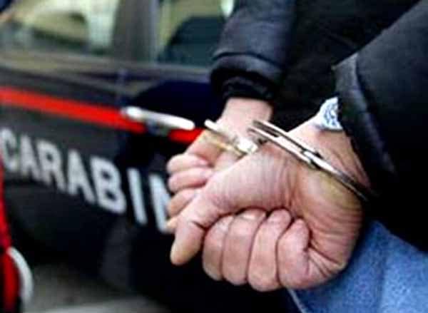 carabinieri. TRE ARRESTI PER DETENZIONE E SPACCIO DI STUPEFACENTI carabinieri. TRE ARRESTI PER DETENZIONE E SPACCIO DI STUPEFACENTI