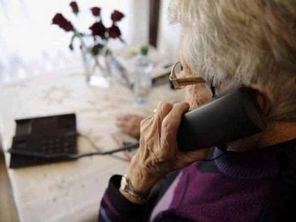 UN TELEFONO AMICO PER ANZIANI SOLI UN TELEFONO AMICO PER ANZIANI SOLI