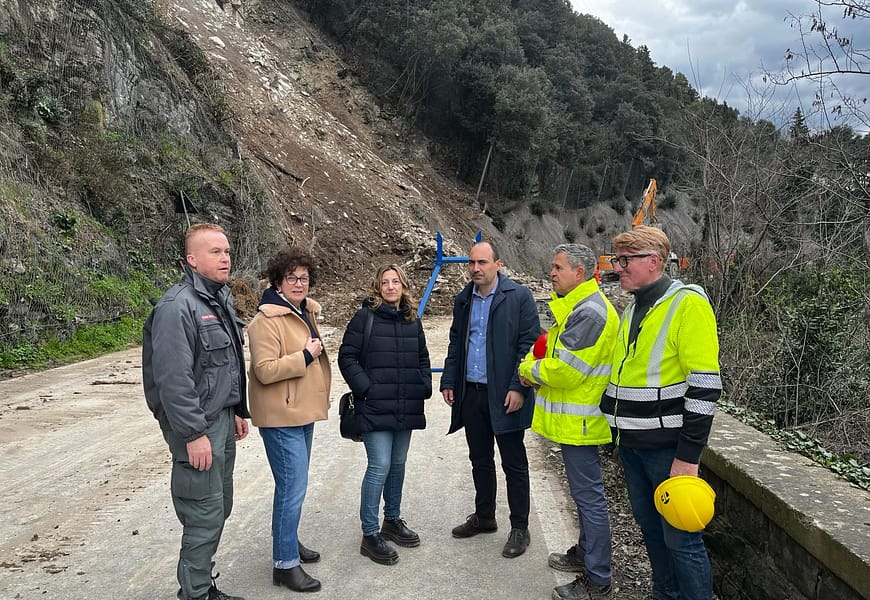 frana. NUOVO SOPRALLUOGO DEL PRESIDENTE DELLA PROVINCIA CALAMAI PER SEGUIRE LE OPERAZIONI DI DISGAGGIO frana. NUOVO SOPRALLUOGO DEL PRESIDENTE DELLA PROVINCIA CALAMAI PER SEGUIRE LE OPERAZIONI DI DISGAGGIO